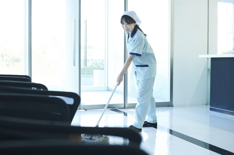清掃会社がDXで変わった事例｜業界課題を整理し「快適空間を設計する会社」へ